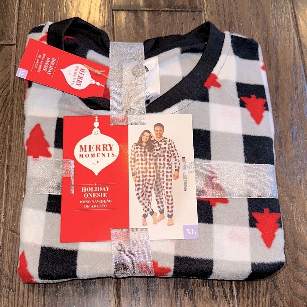 Merry moments Christmas Red & Black onesie Pajama Set size xlarge new in package